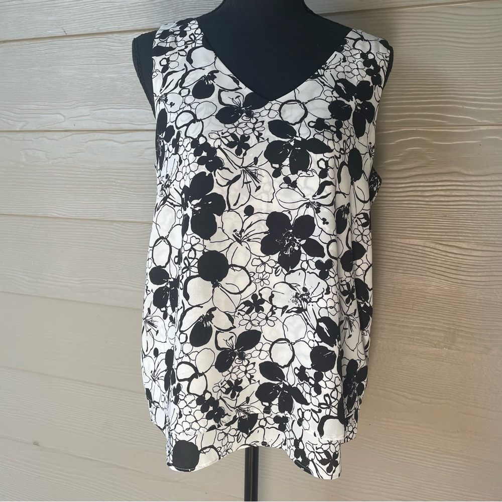 Ann Taylor Factory Women’s Black and White Floral Blouse, Size MP